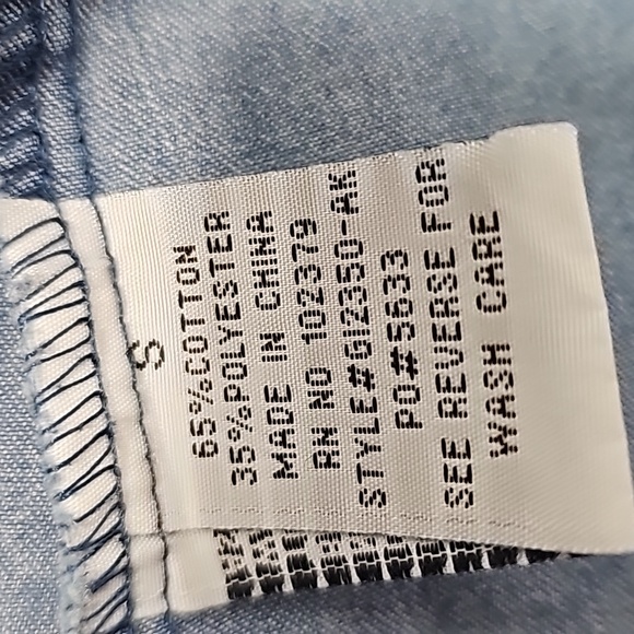 Bottom Down Jean Shirt Size Small - Picture 5 of 7